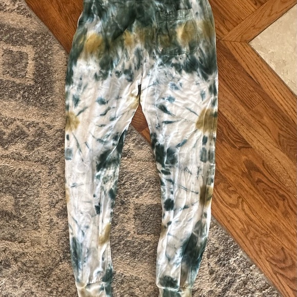 YFB Coraline Green Tie Dye Soft Knit Sweatshirt & Pants Sz Small - Picture 6 of 9